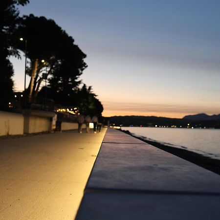 Ora Apartment Desenzano del Garda Bagian luar foto