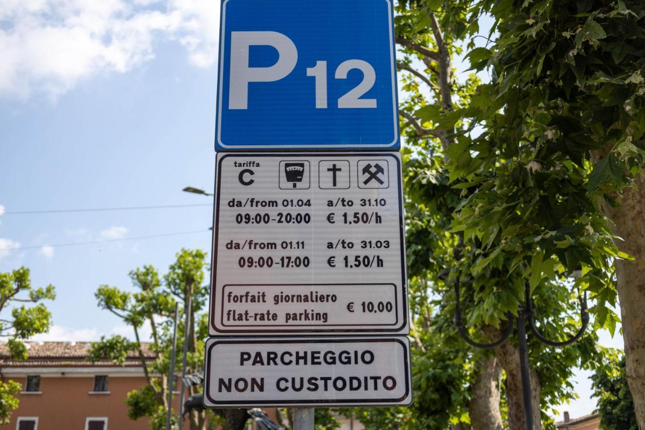 Ora Apartment Desenzano del Garda Bagian luar foto