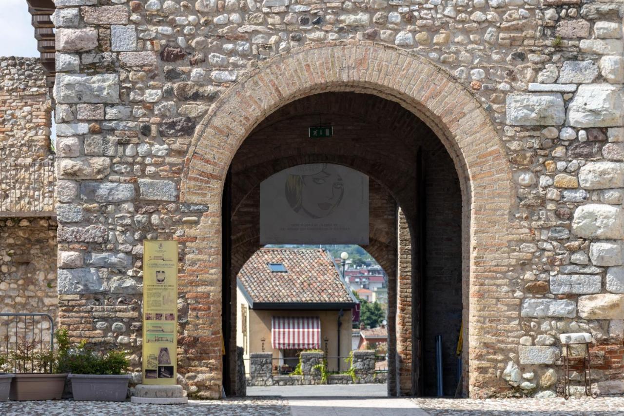 Ora Apartment Desenzano del Garda Bagian luar foto