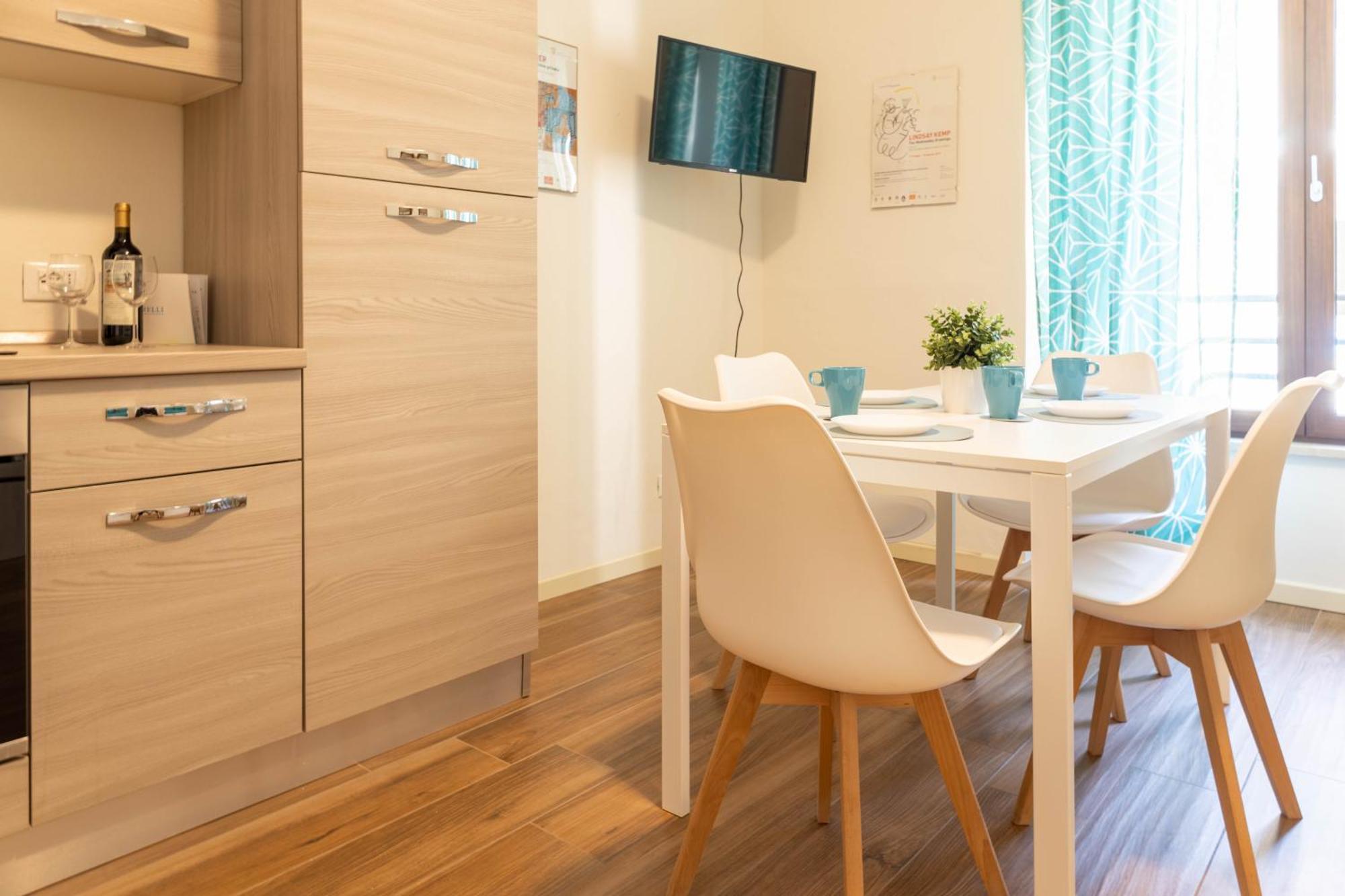 Ora Apartment Desenzano del Garda Bagian luar foto